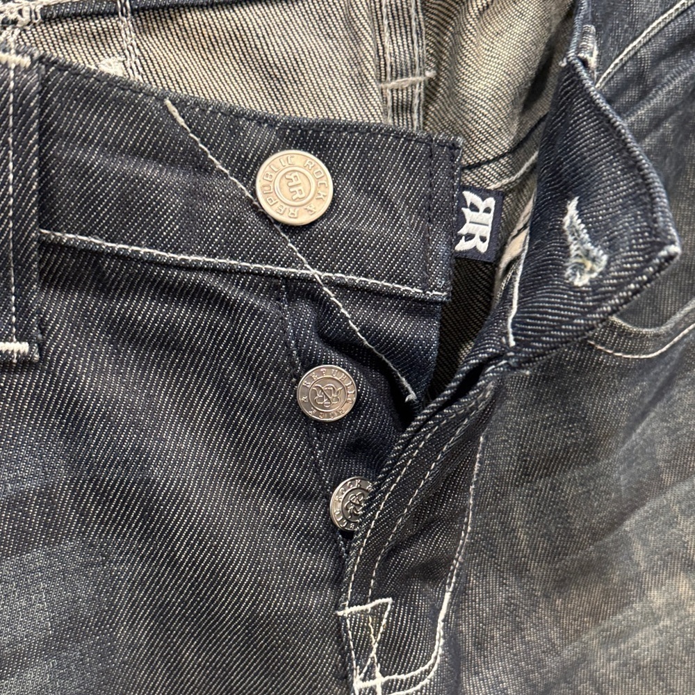 Rock & Republic Dark Wash Straight Jeans - Picture 3 of 7